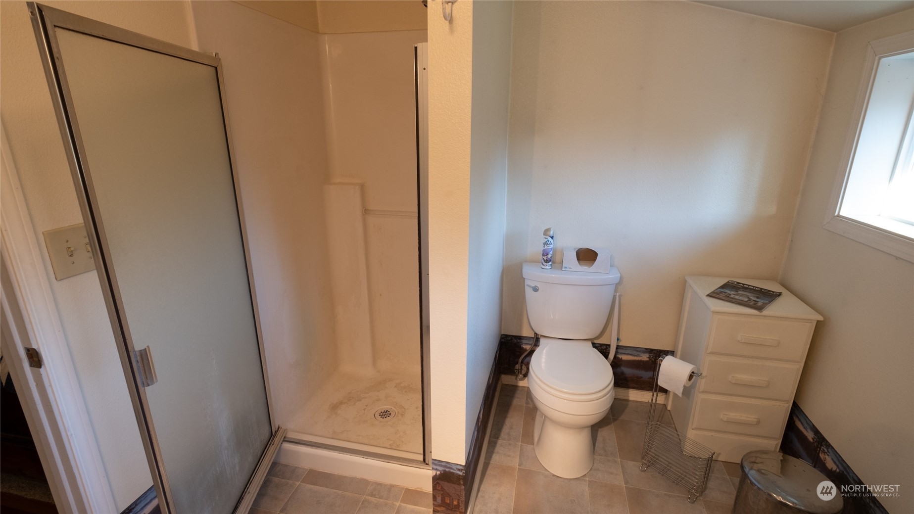 1146 Koontz Road Chehalis, WA 98532 - Photo 25 of 39 a bathroom with a toilet and a shower