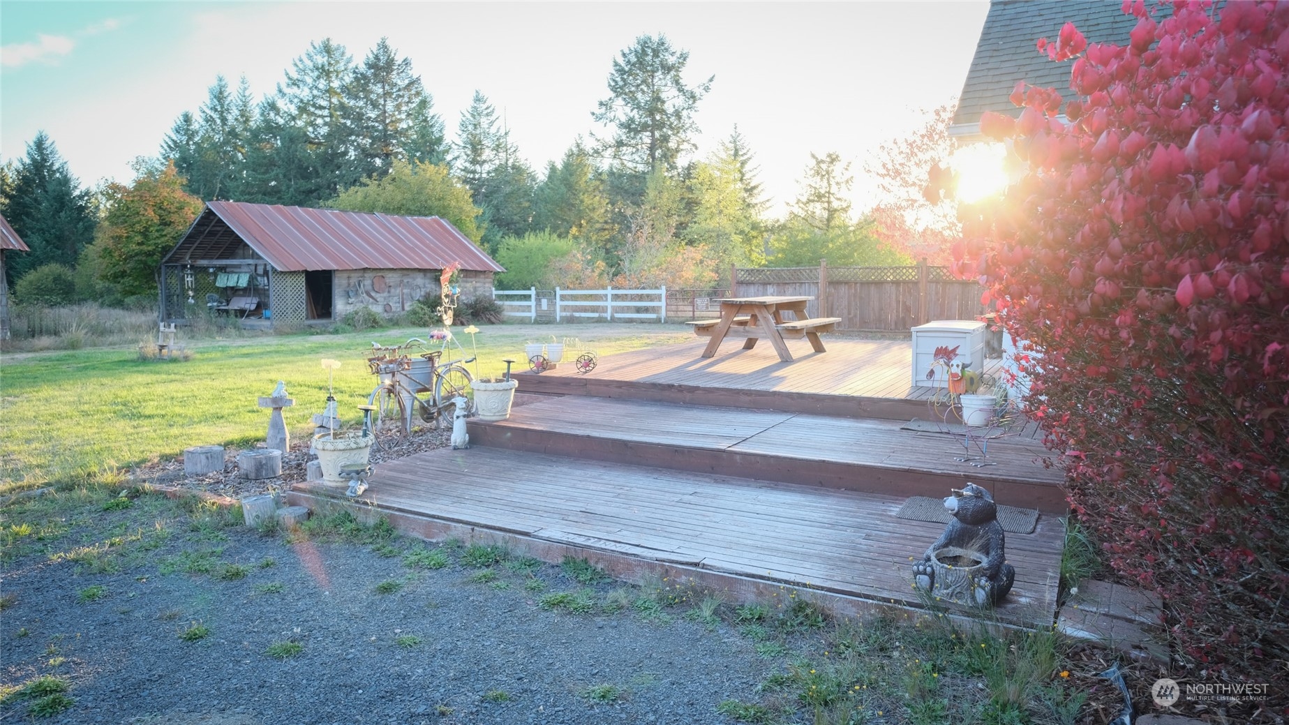 1146 Koontz Road Chehalis, WA 98532 - Photo 27 of 39 a view of a swimming pool with a patio