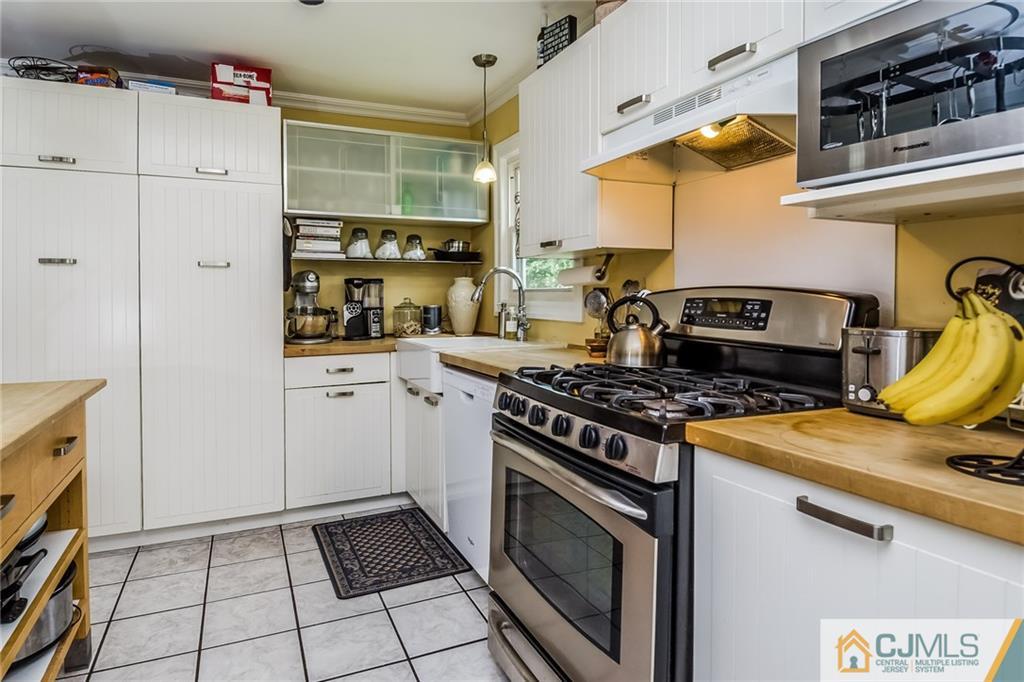 34 Wilcox Road New Brunswick, NJ 08901 - Photo 10 of 24 a kitchen with a stove and a refrigerator