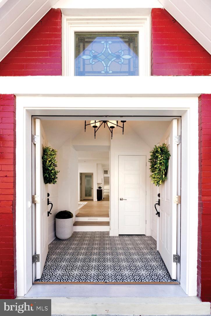 1015 D Street Northeast Washington, DC 20002 - Photo 2 of 37