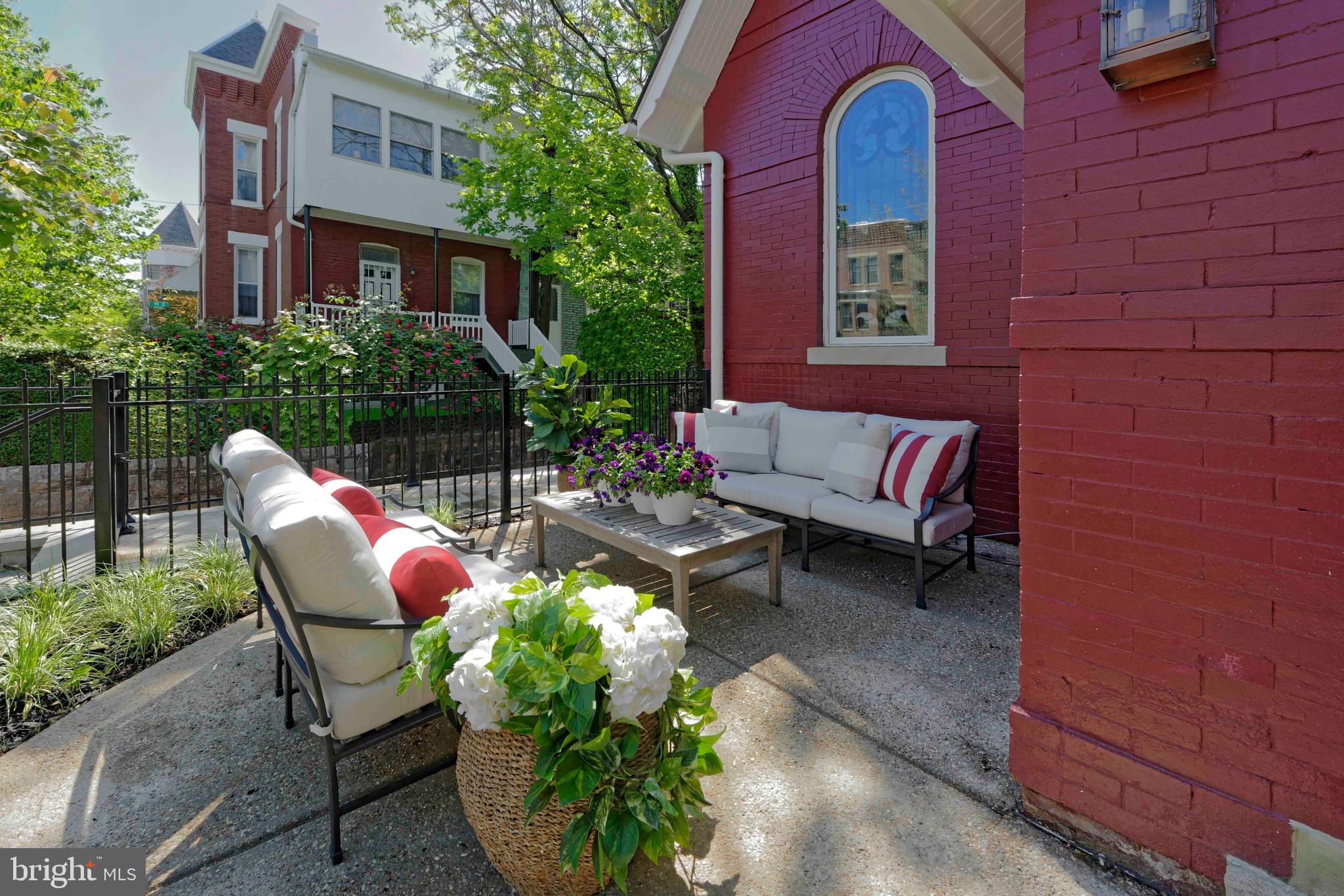 1015 D Street Northeast Washington, DC 20002 - Photo 3 of 37