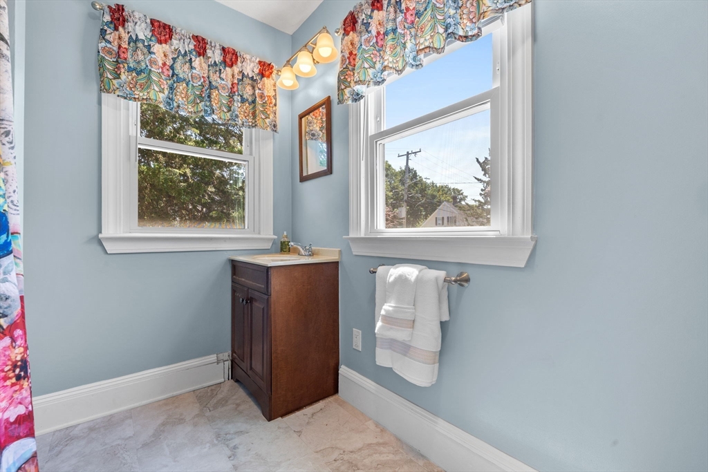 7 Hanson Street Wakefield, MA 01880 - Photo 12 of 30