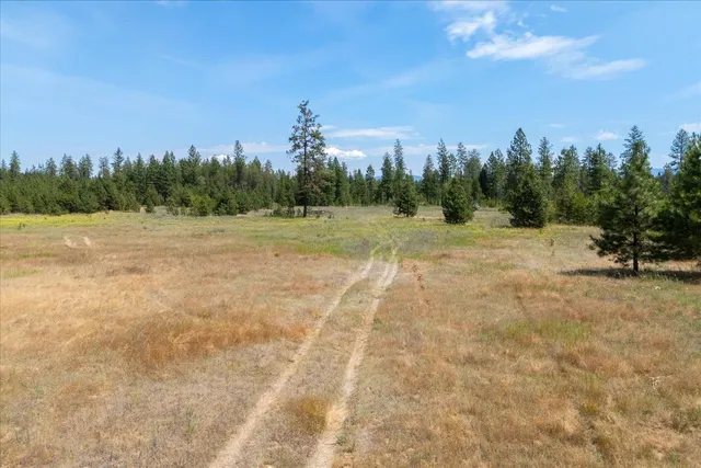 $500,000 | 40010 North Newport Highway, Elk, WA 99009