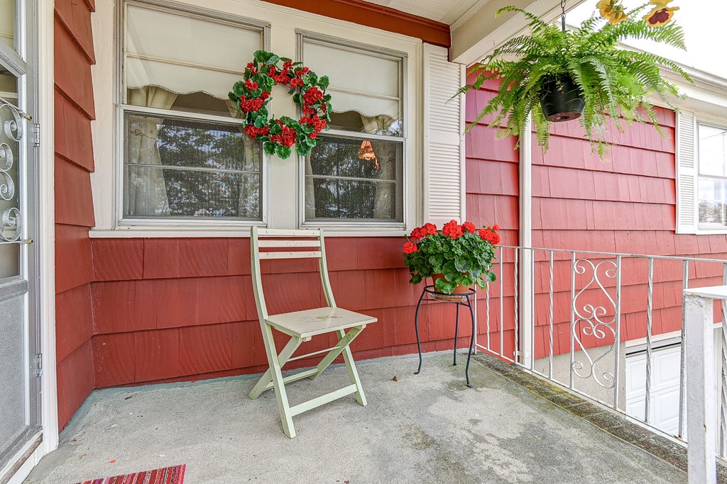 31 Longhill Road Lynn, MA 01904 - Photo 3 of 29 Gallery Image 3
