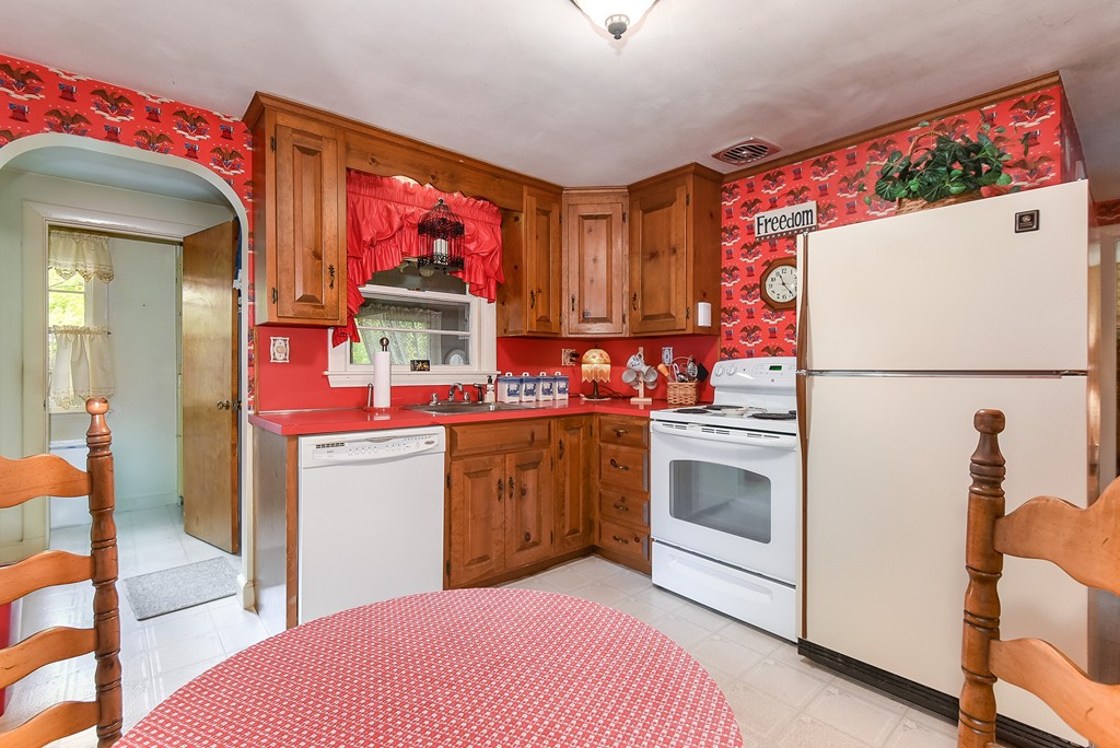 31 Longhill Road Lynn, MA 01904 - Photo 8 of 29 Gallery Image 8
