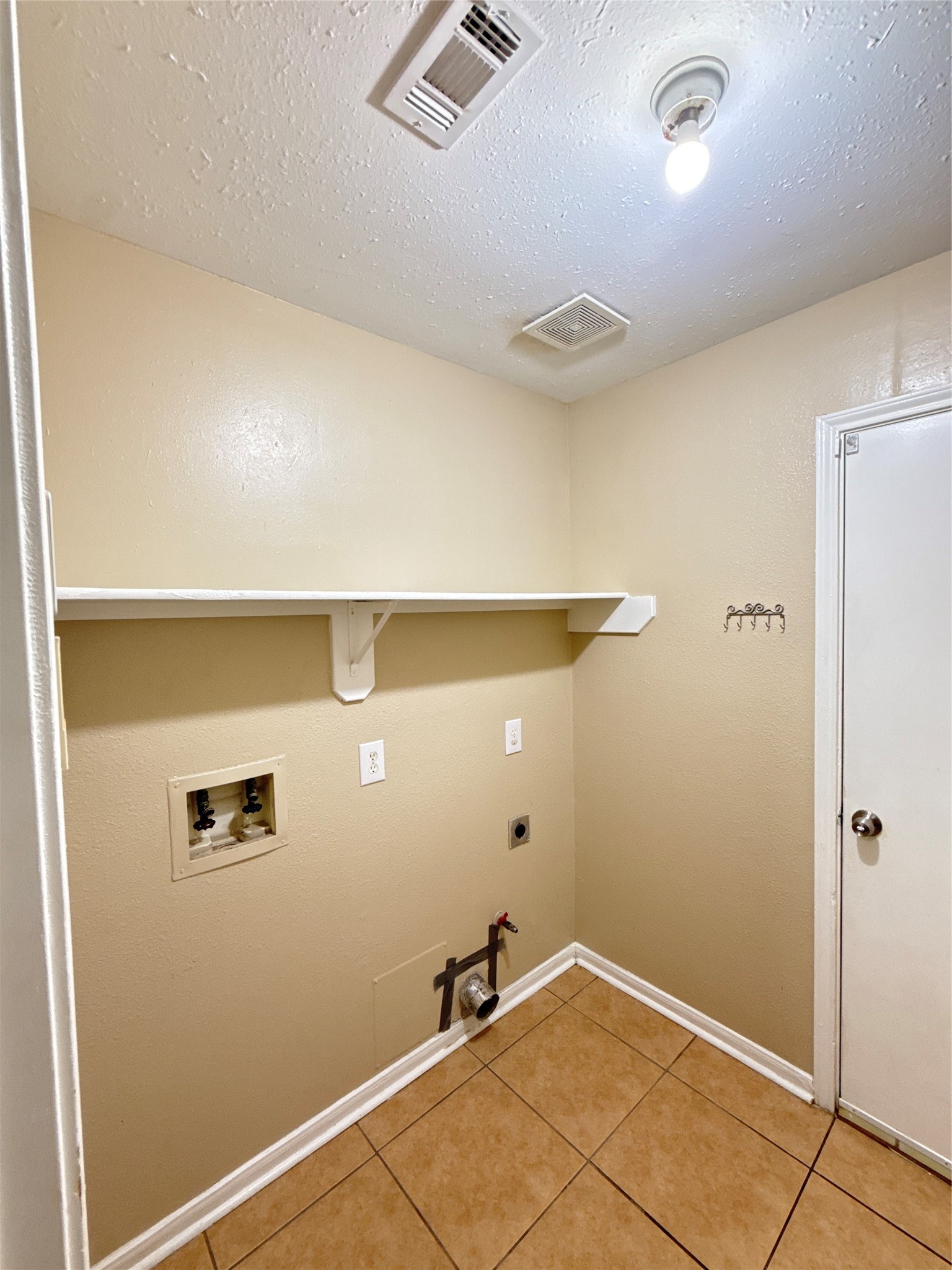 15919 Hiram Clarke Road Houston, TX 77053 - Photo 14 of 29 a view of utility room