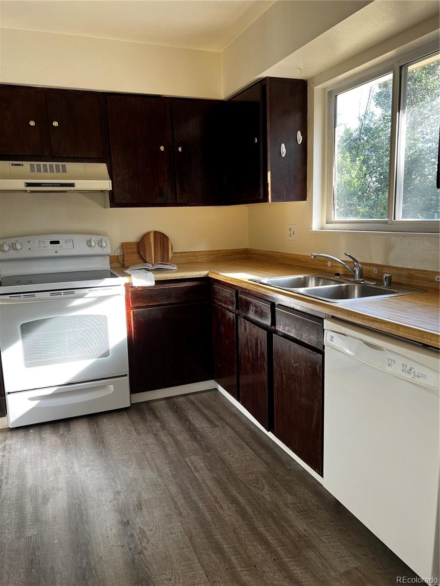 1810 Winnebago Road Colorado Springs, CO 80915 - Photo 7 of 19 a kitchen with a sink and a stove