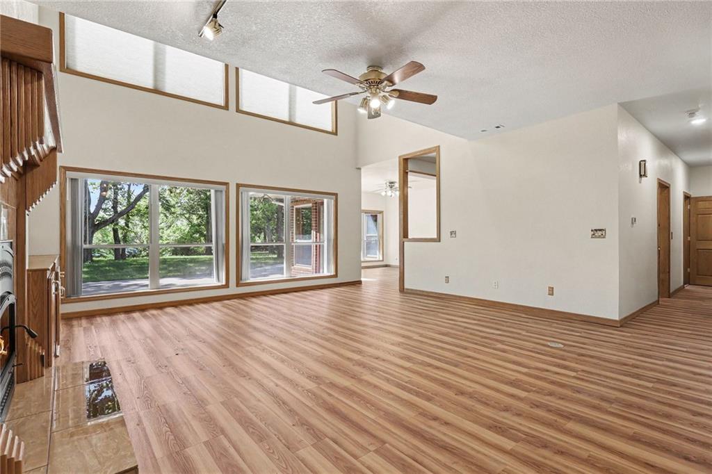 58 West Lake Road Farlington, KS 66734 - Photo 4 of 39