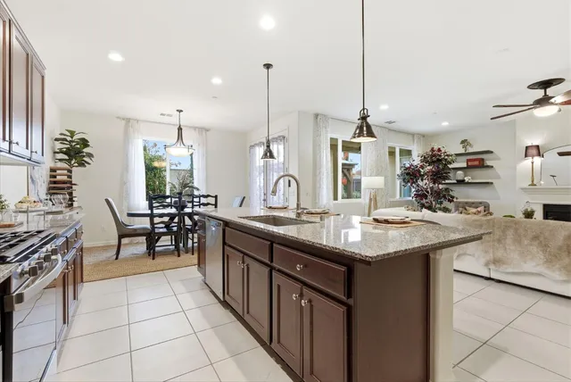 $569,900 | 4613 West Payson Court, Visalia, CA 93291