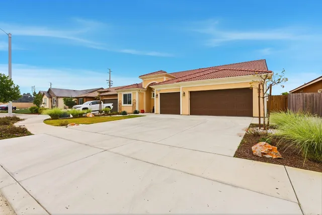 $569,900 | 4613 West Payson Court, Visalia, CA 93291