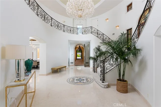 a view of entryway with a potted plant