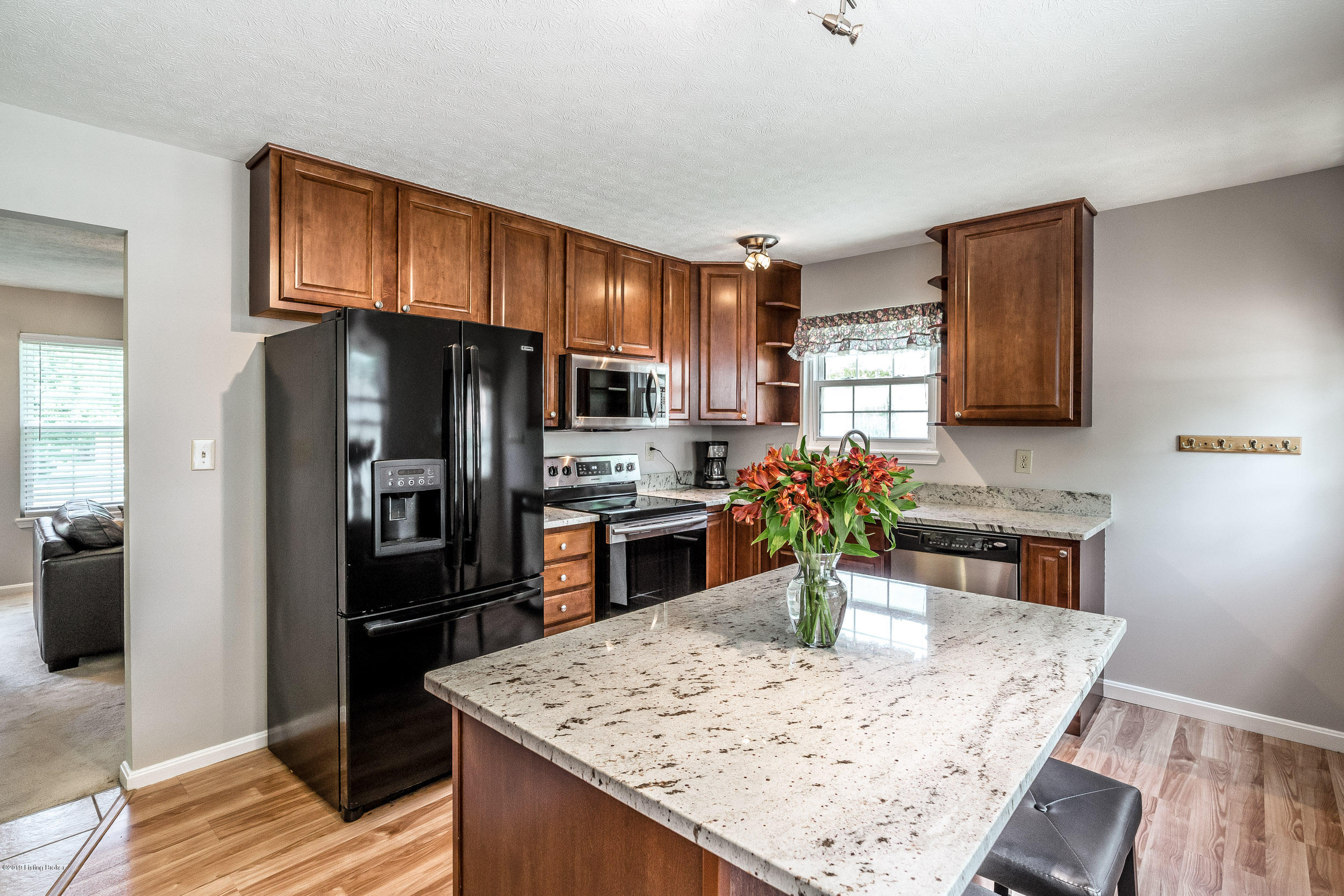 8316 Silver Fox Road Louisville, KY 40291 - Photo 6 of 48 8316 Silver Fox Rd-18