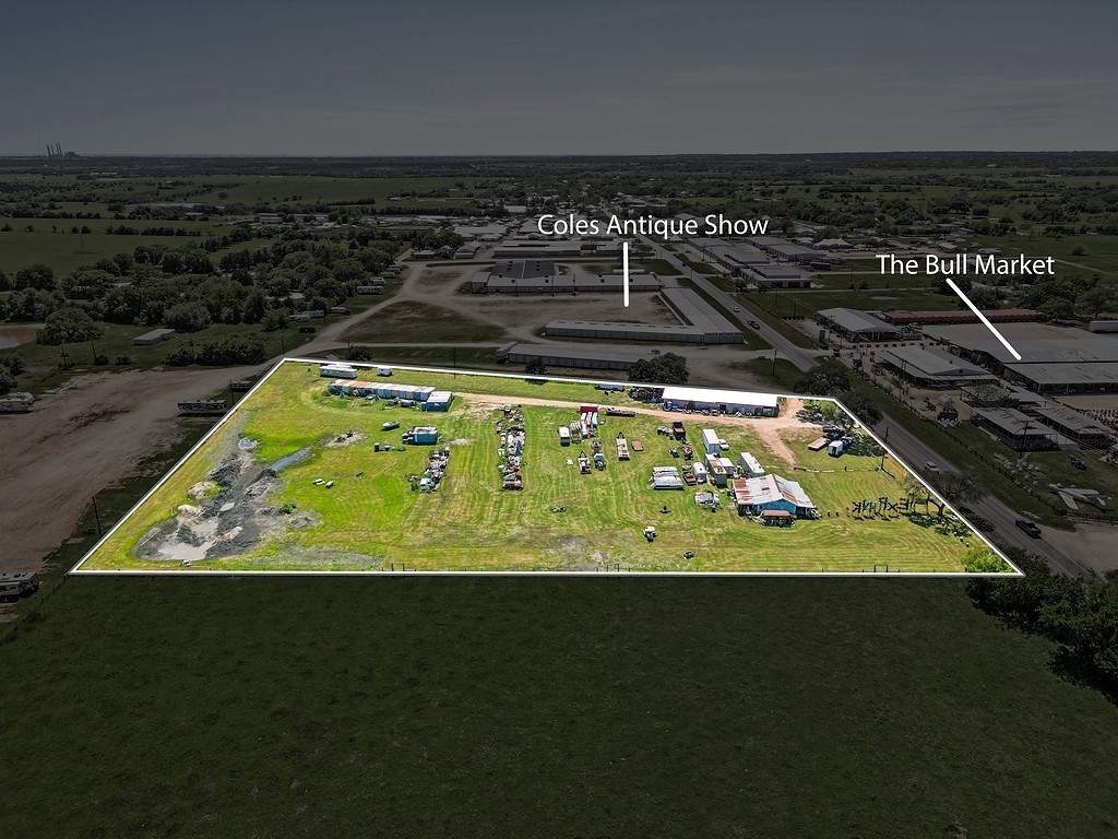 3547 Highway 237 Round Top, TX 78954 - Photo 2 of 7 a view of a yard