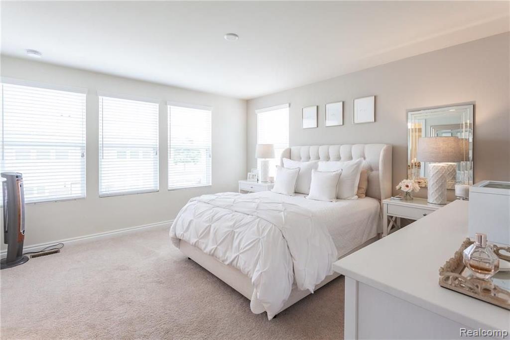 2617 Helmsdale Circle, Unit 62 Rochester Hills, MI 48307 - Photo 17 of 32