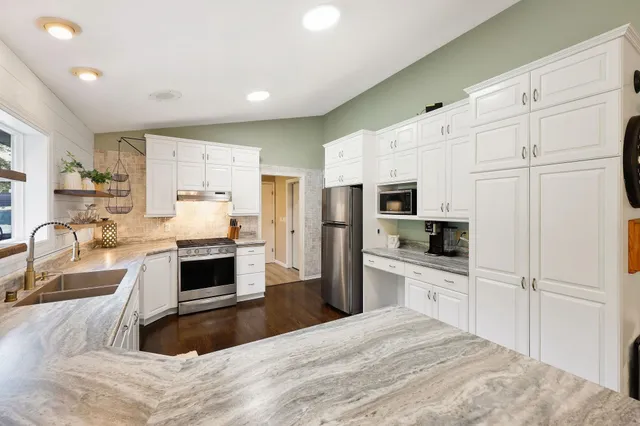 $1,100,000 | 64 Oakland Road, Cambridge, WI 53523