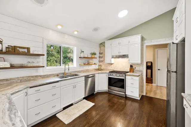 $1,100,000 | 64 Oakland Road, Cambridge, WI 53523