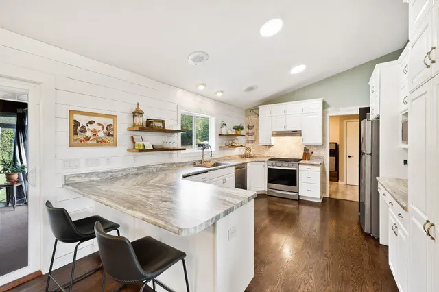 $1,100,000 | 64 Oakland Road, Cambridge, WI 53523