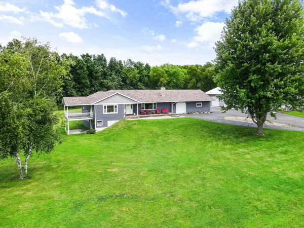 $1,000,000 | 64 Oakland Road, Cambridge, WI 53523