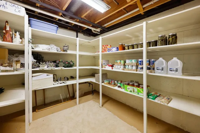 $1,100,000 | 64 Oakland Road, Cambridge, WI 53523