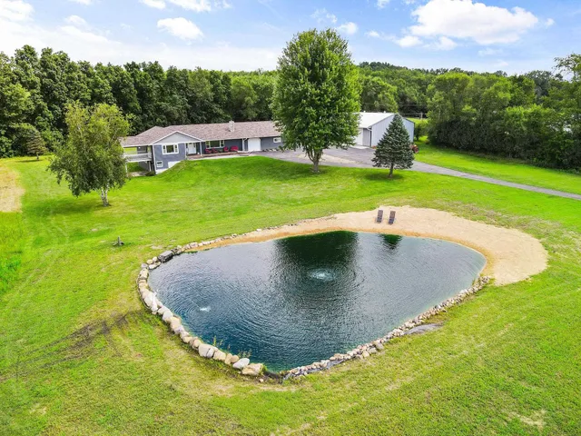 $1,100,000 | 64 Oakland Road, Cambridge, WI 53523