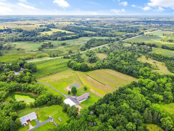 $1,000,000 | 64 Oakland Road, Cambridge, WI 53523