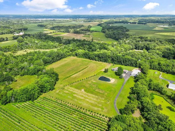 $1,000,000 | 64 Oakland Road, Cambridge, WI 53523