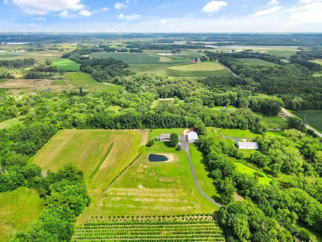 $1,100,000 | 64 Oakland Road, Cambridge, WI 53523