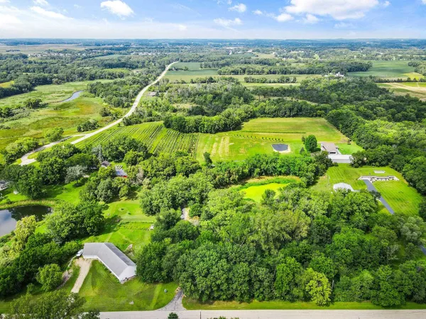 $1,000,000 | 64 Oakland Road, Cambridge, WI 53523