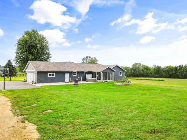 $1,100,000 | 64 Oakland Road, Cambridge, WI 53523