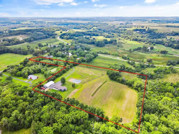$1,000,000 | 64 Oakland Road, Cambridge, WI 53523