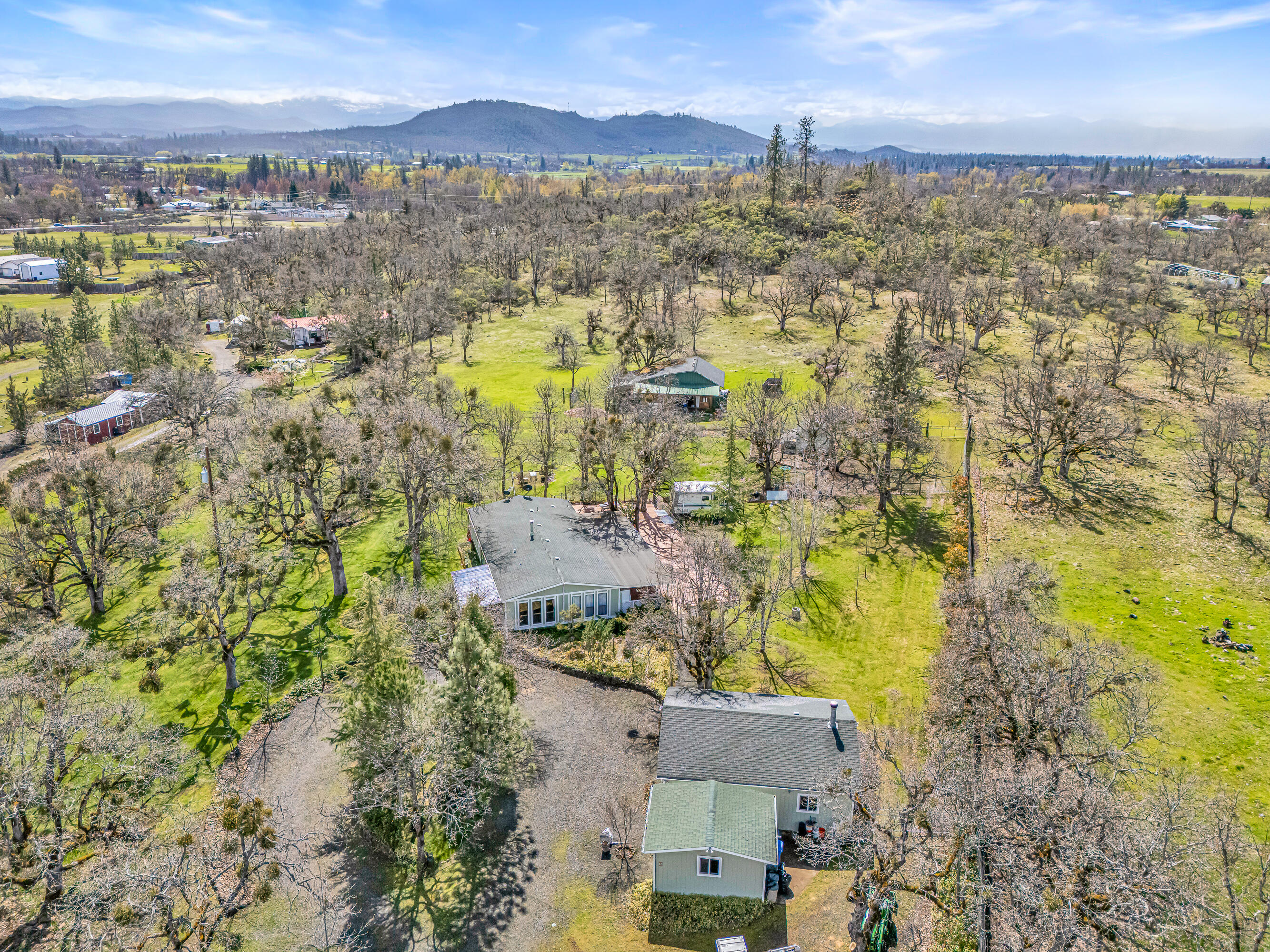 349 Capri Drive Eagle Point, OR 97524 - Photo 2 of 54 DJI_20250402122016_0061_D