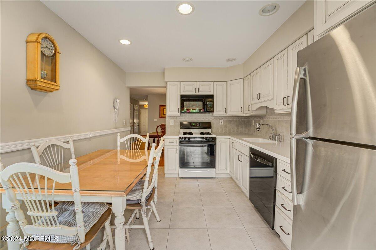 50 Alpine Road, Unit 155 Holmdel, NJ 07733 - Photo 12 of 26 12-Kitchen