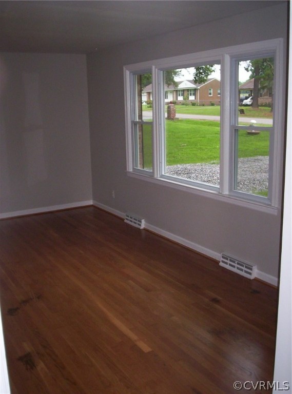 4701 Fairway Road Petersburg, VA 23803 - Photo 5 of 13 Formal living room