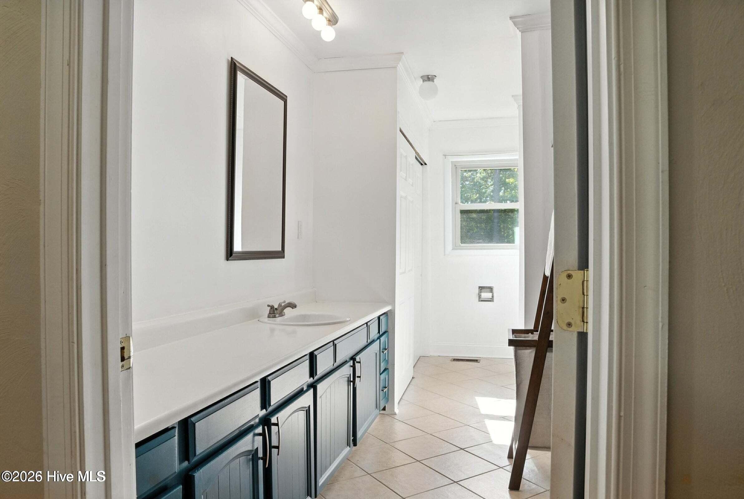 130 Rowland Creek Road Moyock, NC 27958 - Photo 15 of 20 Full hall bathroom