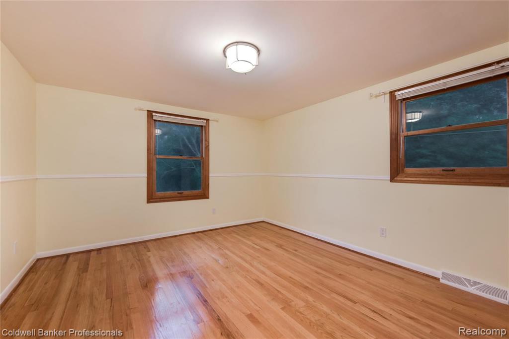 29870 Fox Grove Road Farmington, MI 48334 - Photo 19 of 35