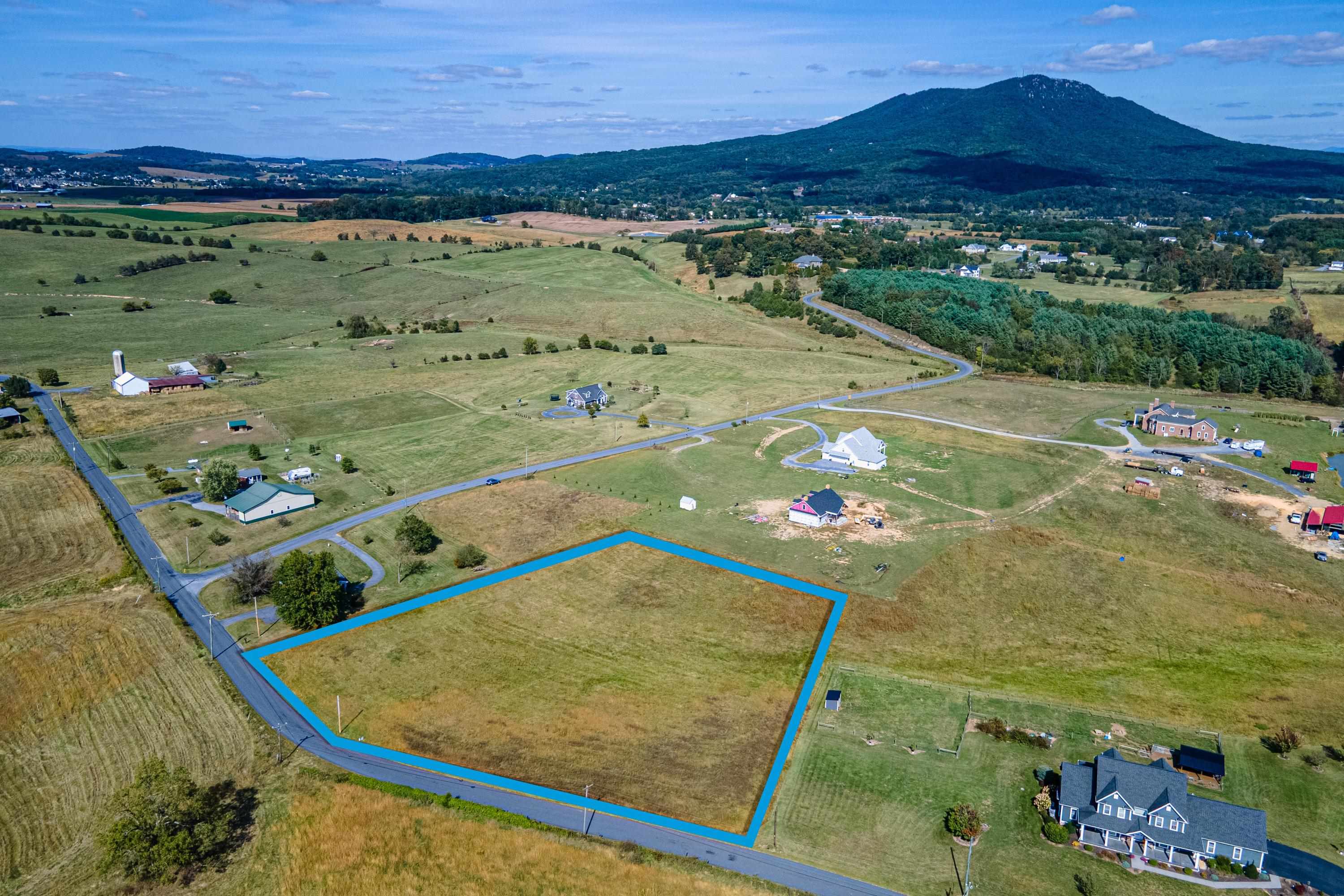 6165 Oak Shade Road Penn Laird, VA 22846 - Photo 2 of 20 a view of a tennis court