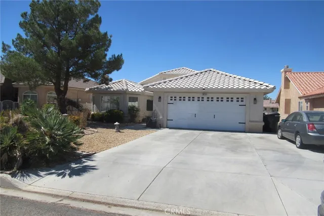 a view of a house with a yard and garage