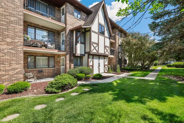 $195,000 | 10516 Ridge Cove Drive, Unit 25C, Chicago Ridge, IL 60415
