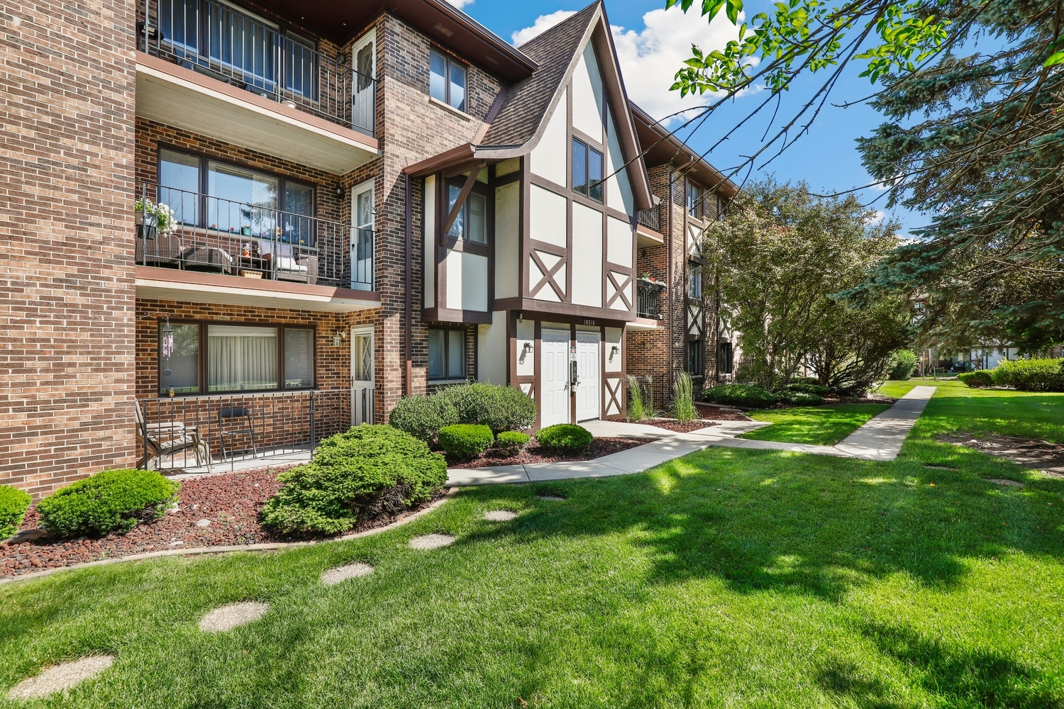 10516 Ridge Cove Drive, Unit 25C Chicago Ridge, IL 60415 - Photo 1 of 17