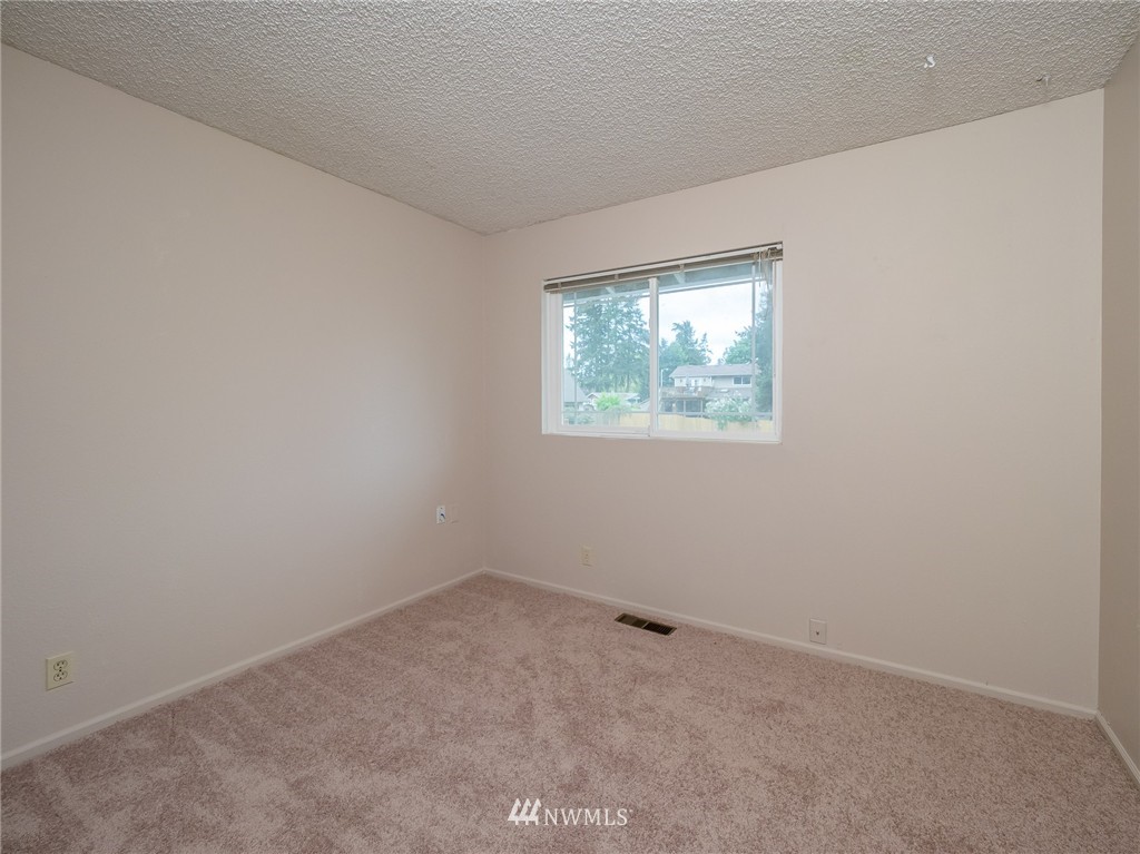 221 218th Place Southeast Bothell, WA 98021 - Photo 14 of 18