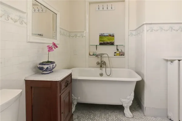 $3,400,000 | 1 Ichabod Lane, Middletown, RI 02842