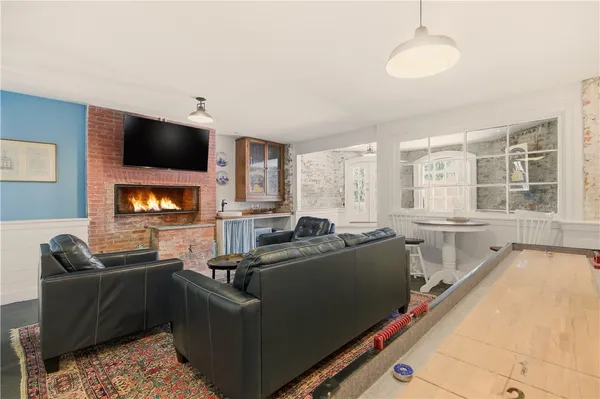 $3,400,000 | 1 Ichabod Lane, Middletown, RI 02842