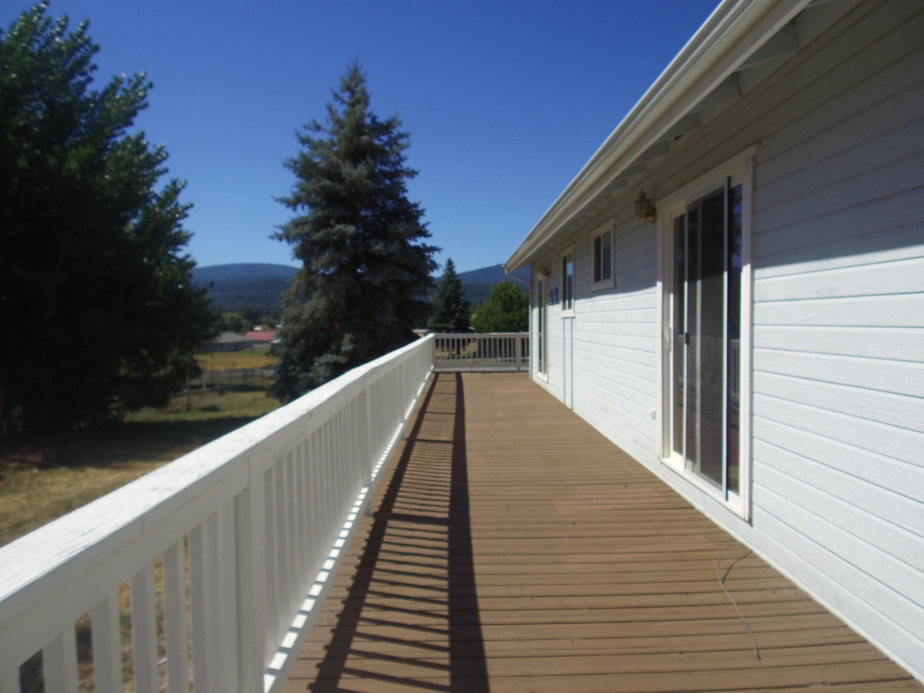 14923 Clover Creek Road Klamath Falls, OR 97601 - Photo 37 of 46 Deck
