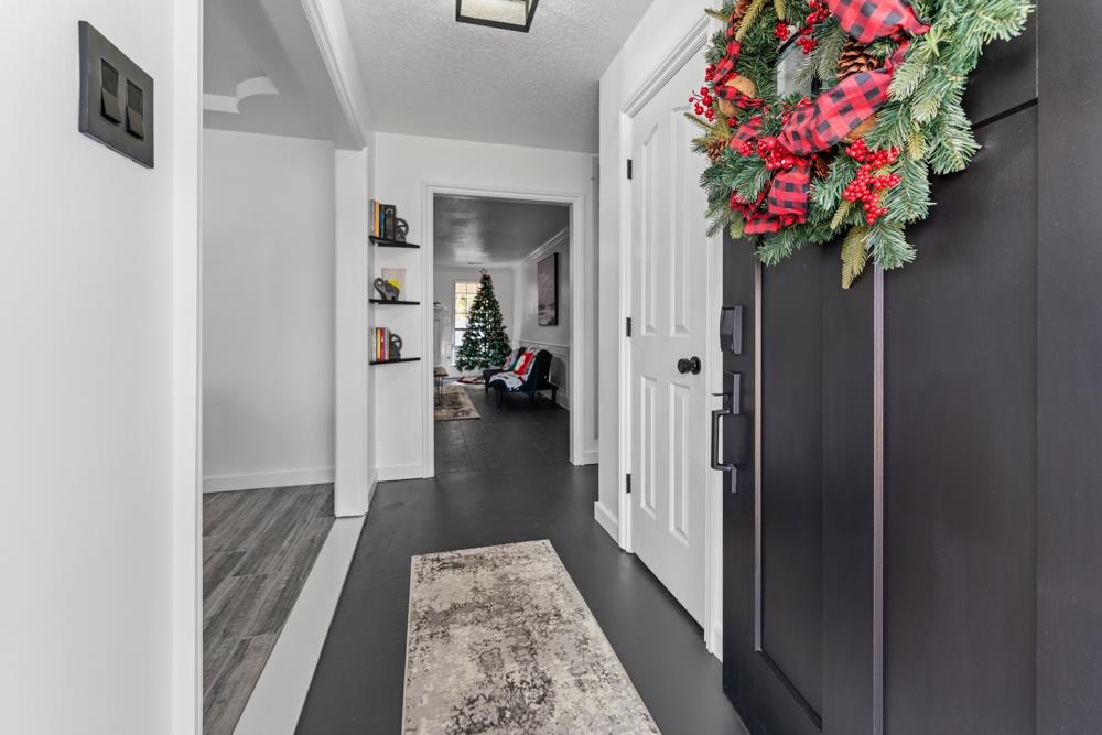 3358 Altruria Road Bartlett, TN 38135 - Photo 4 of 28 a hallway with flowers and wooden floor