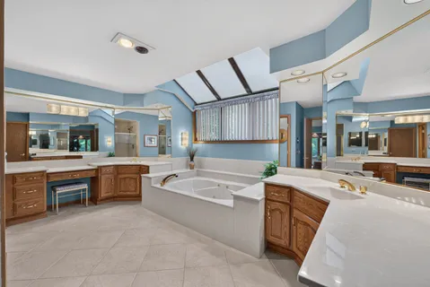 $1,250,000 | 2005 Selkirk Court, Inverness, IL 60010