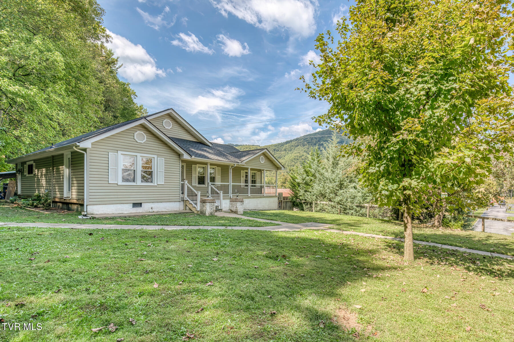 301 Polly Erwin Road Erwin, TN 37650 - Photo 2 of 39 301 Polly Erwin Rd-2