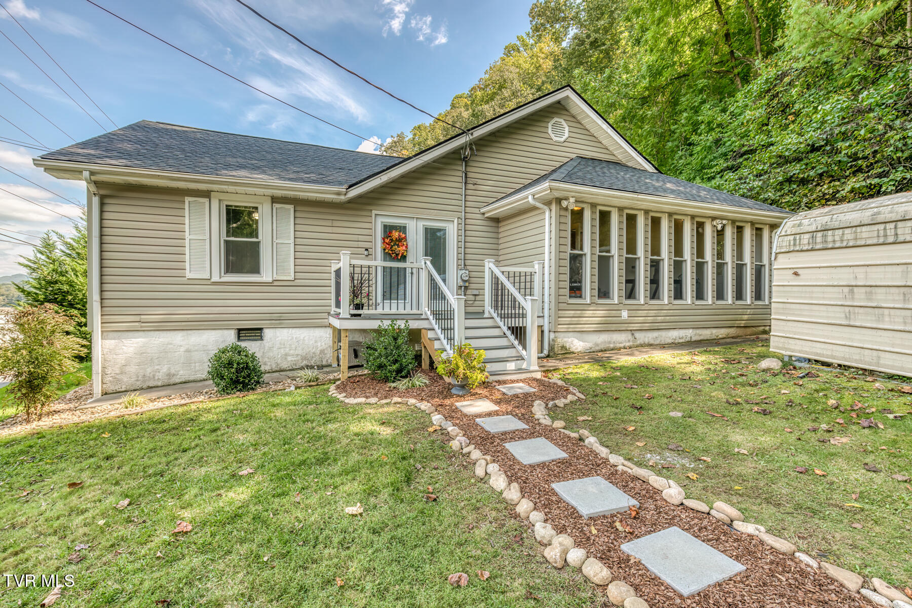 301 Polly Erwin Road Erwin, TN 37650 - Photo 3 of 39 301 Polly Erwin Rd-3