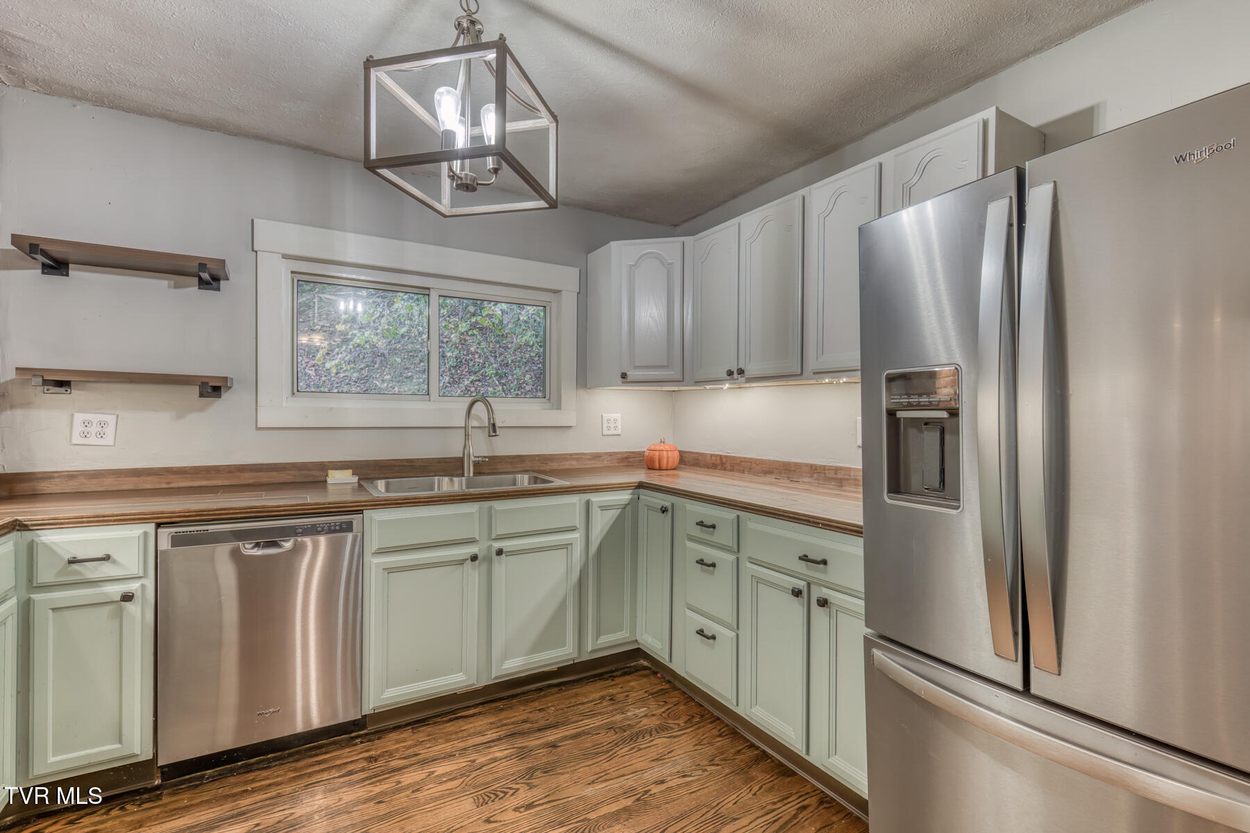 301 Polly Erwin Road Erwin, TN 37650 - Photo 9 of 39 301 Polly Erwin Rd-9