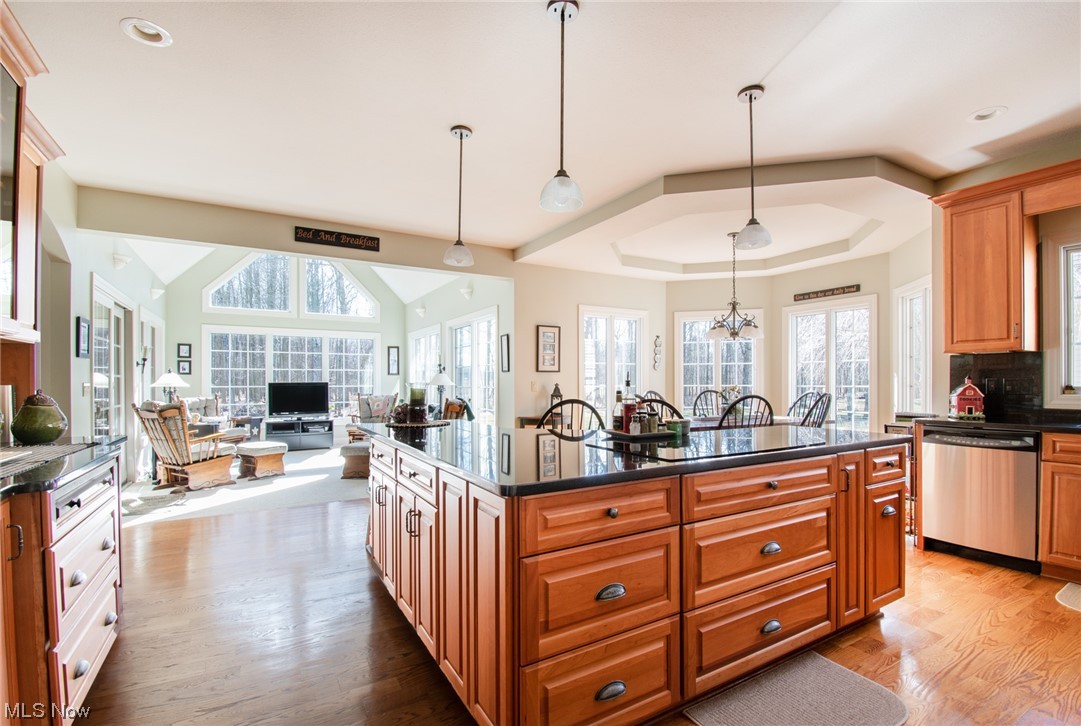 11599 Gladstone Road Warren, OH 44481 - Photo 22 of 35 Very open, perfect for entertaining!