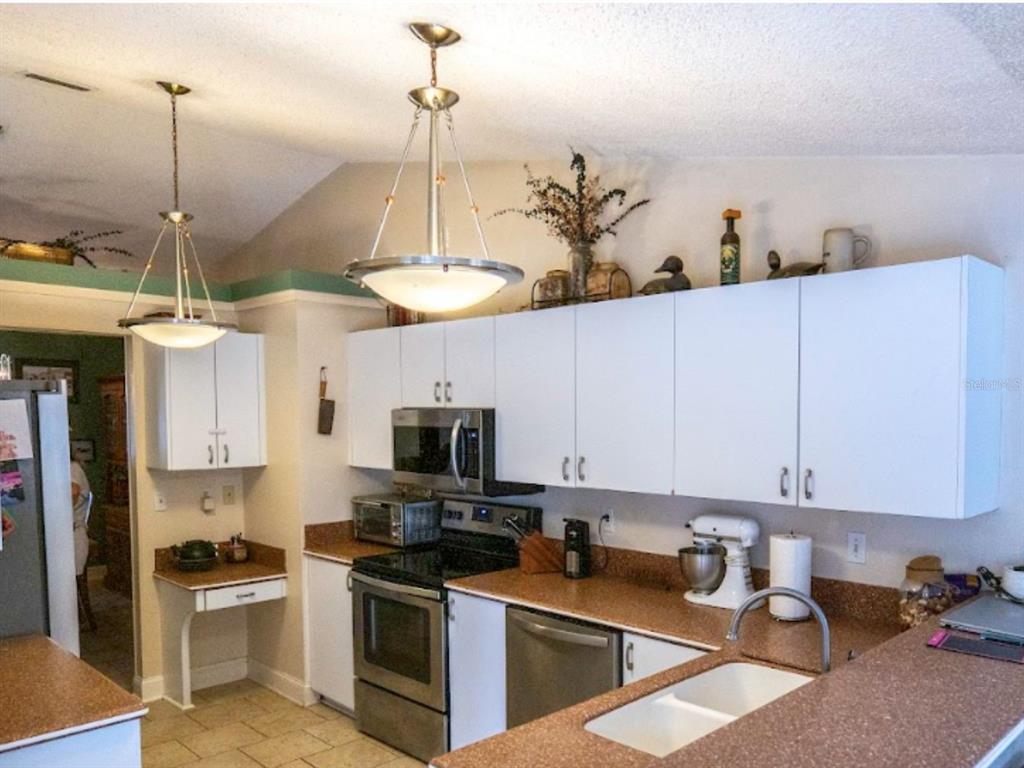 8313 Wrens Way Largo, FL 33773 - Photo 7 of 26